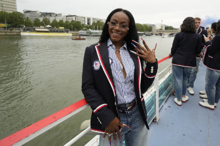 Oduševila je sve u Parizu