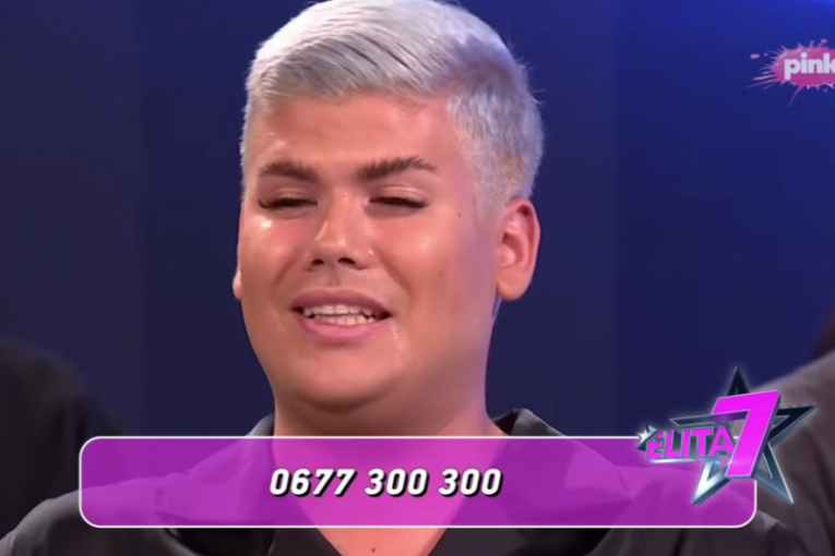 Uroš plače, ne može da se smiri