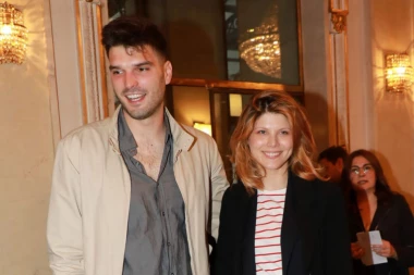 GLUMICA 11 DANA POSLE POROĐAJA POKAZALA SINA! Fotografija koja topi srca!