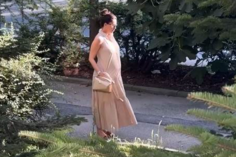 Marija Kilibarda pokazala trudnički stomak