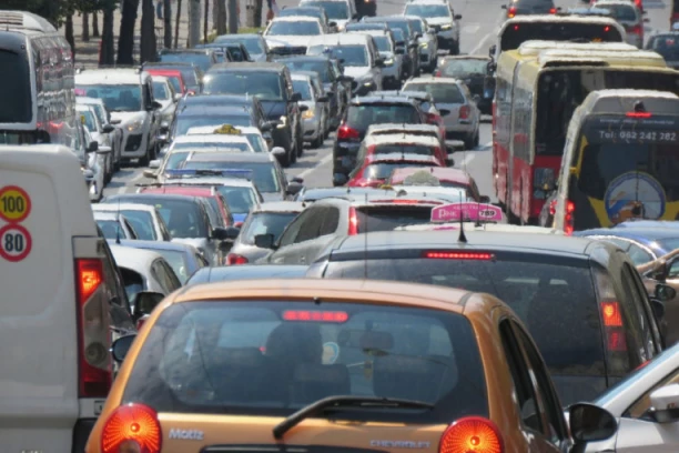 SPREMITE ČELIČNE ŽIVCE! Danas se svuda očekuju gužve, kolone i zastoji - OVE deonice su najkritičnije!