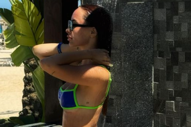 Maša Mihailović u bikiniju