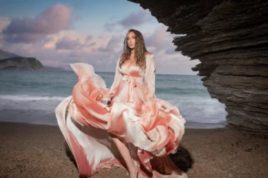 PESMA MARINE TUCAKOVIĆ NA ALBUMU GOGE SEKULIĆ: Pevačica zbog OVOGA donela šok-odluku! (VIDEO)