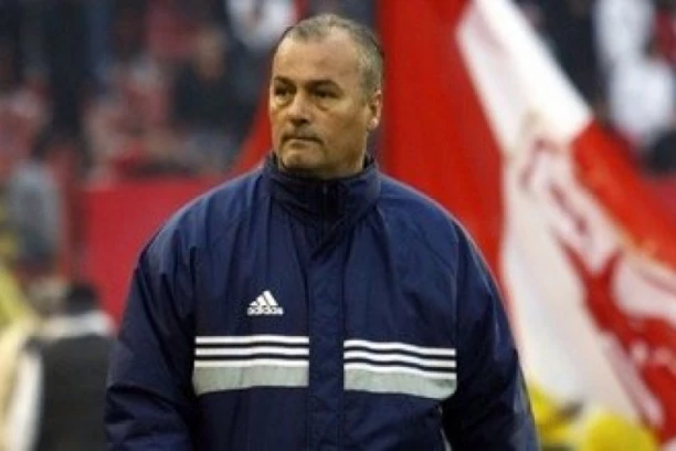 RAD POSTOJI I IGRA U SUBOTU: Dokazani strateg sa nekoliko ljudi najodanijih klubu preuzeo odgovornost u najtežim danima za giganta sa Banjice!