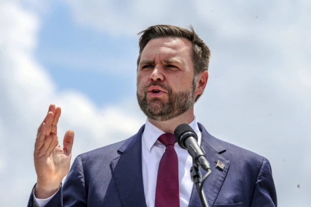 UDARNO! Napadnuta rezidencija Džej Di Vensa!