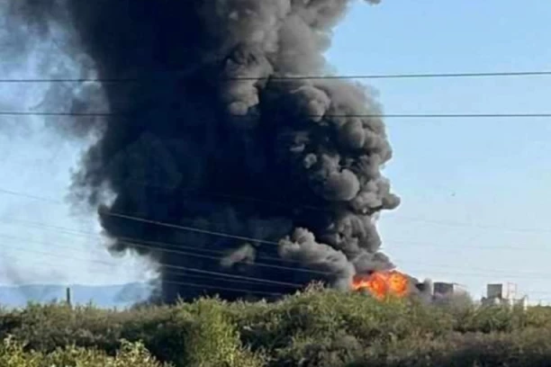 DELIMIČNO LOKALIZOVAN POŽAR U LESKOVCU: Vetar promenio pravac! Oglasili se iz Zavoda za javno zdravlje