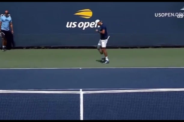 NIJE DOBRO, PONOVO JE TU STEZNIK: Ovo je trenutak kada je Novak morao da prekine trening! (VIDEO)