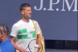 DA NAUČE KAO PESMICU! Nole zadao domaći Amerima! Izašao na trening sa TORBOM koja ima POSEBNO značenje! (VIDEO)