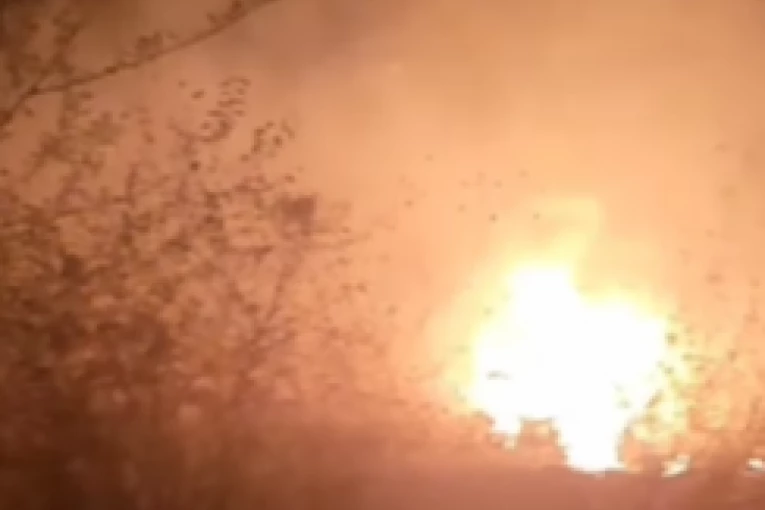 DOLOVO NEPRESTANO GORI! Četvrti požar ''guta'' selo kod Pančeva! (VIDEO)