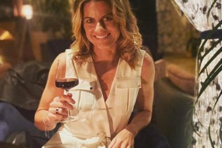 Atraktivna Engleskinja promoviše ženski sport