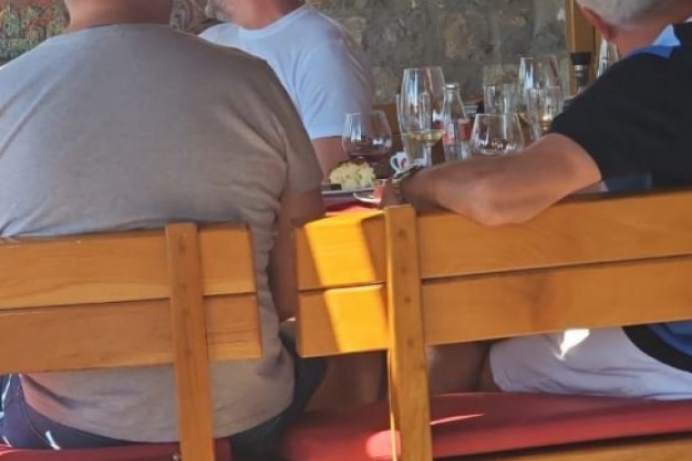 Ostoja sa Bokanom, desno u crnoj majci je Obradović