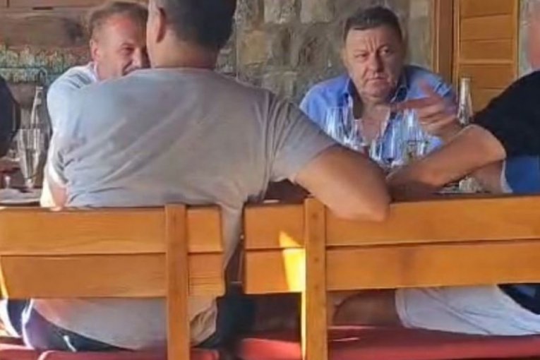 Ostoja sa Bokanom, desno u crnoj majci je Obradović