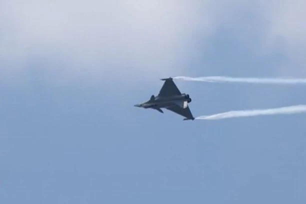 12 AVIONA STIŽE U SRBIJU: Evo koje su karakteristike rafala! POGLEDAJTE, OVO JE NAJBOLJA BORBENA LETELICA NA SVETU! (VIDEO)