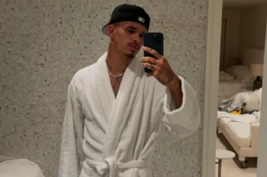 SIN DEJVIDA BEKAMA OBJAVIO VRUĆU FOTKU, DEVOJKE GLEDAJU U OVAJ DETALJ: Romeo napravio ŠOK-POTEZ!