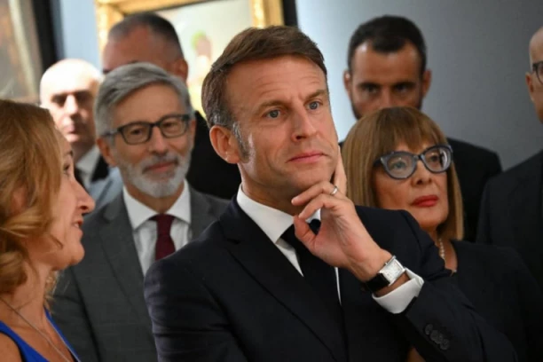 JEDNA SLIKA SE MAKRONU POSEBNO SVIDELA! Iz Galerije Matice srpske poručio: Vratiću se ovde opet!