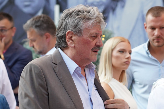 Radoš Bajić pustio brkove kao Radašin iz serije "Selo gori, a baba se češlja"