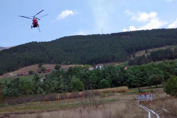 SRUŠIO SE HELIKOPTER, POGINUO PILOT: Drama kod šume, vatrogasci nisu mogli ništa da učine