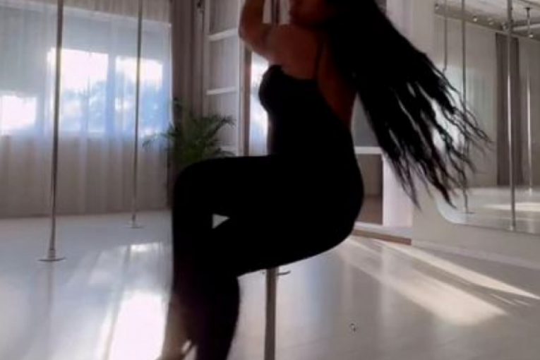 Seka Aleksić igra oko šipke