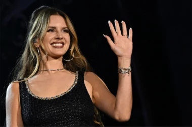 UDALA SE POZNATA PEVAČICA! Sudbonosno "DA" izgovorila u MOČVARI! ŠOK! (FOTO)