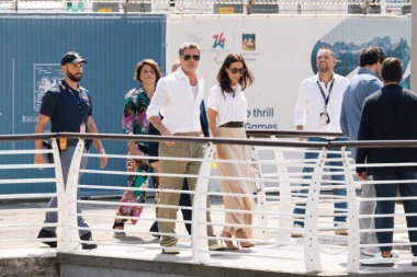 BRED NIKAD LEPŠI U VENECIJI SA DEVOJKOM: Anđelina je uspela da otuđi decu od oca, ali joj to nije dovoljno