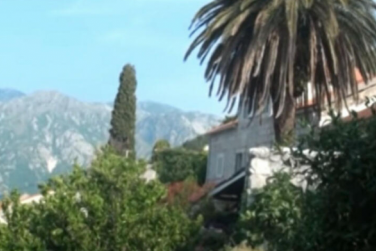 Kuća Gorana Bregovića u Perastu koju izdaje nelegalno