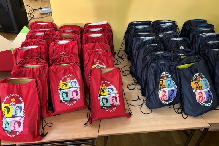 Pribor za đake prvake