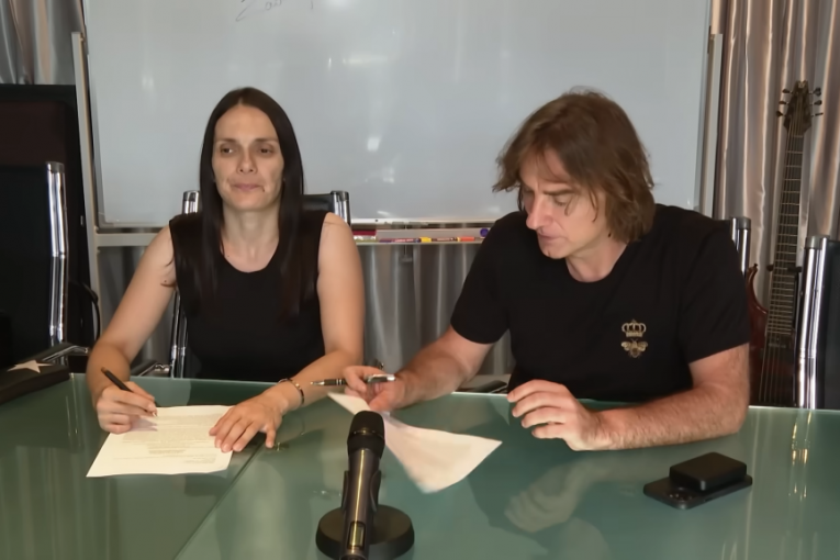 Željko Mitrović kupio kuću samohranoj majci petoro dece
