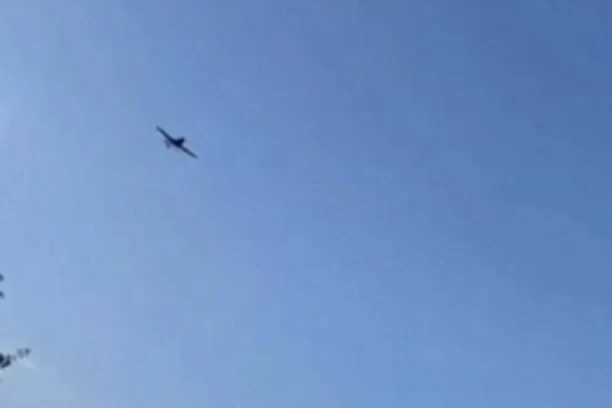 PECAROŠ SNIMIO UNIŠTENJE UKRAJINSKE BESPILOTNE LETELICE KAMIKAZE! Dron je eksplodirao tačno iznad njegove glave! (VIDEO)