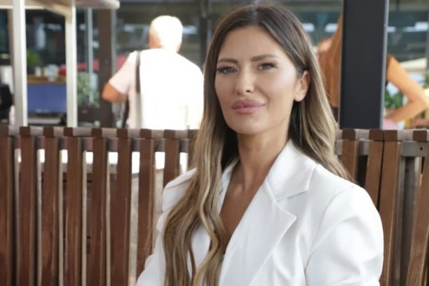 OVO MALO KO ZNA O NJOJ: Ana Radulović završila jedan od najtežih fakulteta - evo koju diplomu ima!