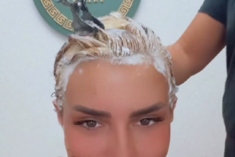 Anita Stanojlović Instagram ofarbala se u plavo