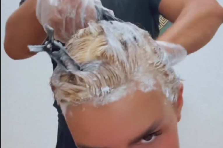 Anita Stanojlović Instagram ofarbala se u plavo