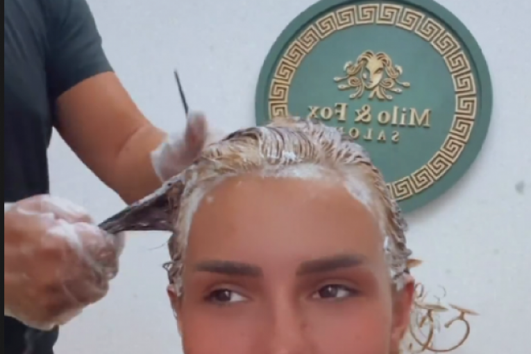 Anita Stanojlović Instagram ofarbala se u plavo