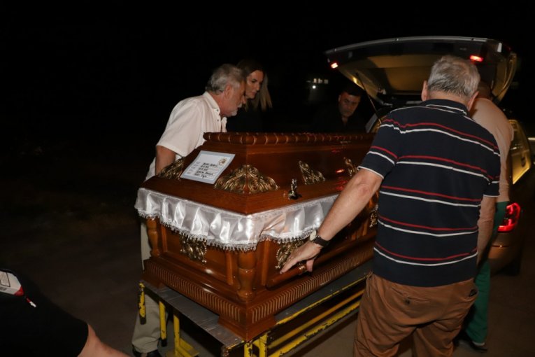 Dr Prle Savić, čovek u prugastoj majici, dočekao telo Bore Đorđevića u Opštoj bolnici Čačak