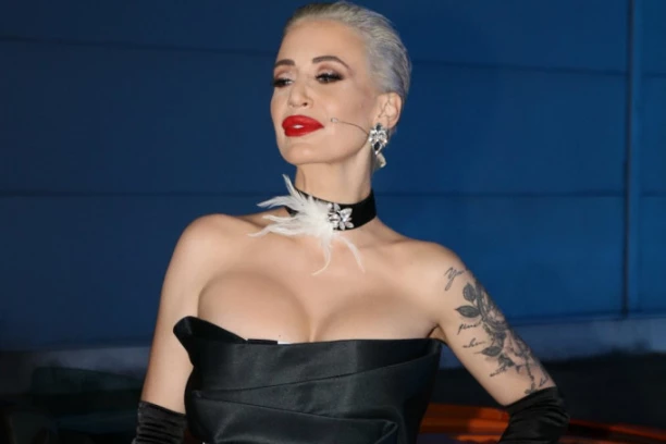 "NEKA SAM IZOPERISANA": Dušica Jakovljević progovorila o PLASTIČNIM OPERACIJAMA - otkrila šta je sve radila na sebi!