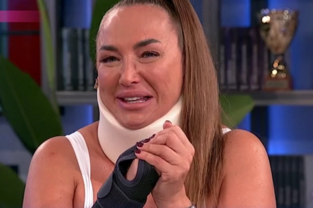 TRPI STRAŠNE BOLOVE I JEDVA POMERA GLAVU! Snimak Goge Sekulić uznemirio javnost, pevačica SE JEDVA KREĆE!