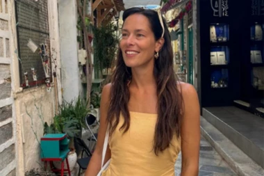 SKINULA SE ANA IVANOVIĆ: Na sebi ima samo jedno parče tkanine! (FOTO)