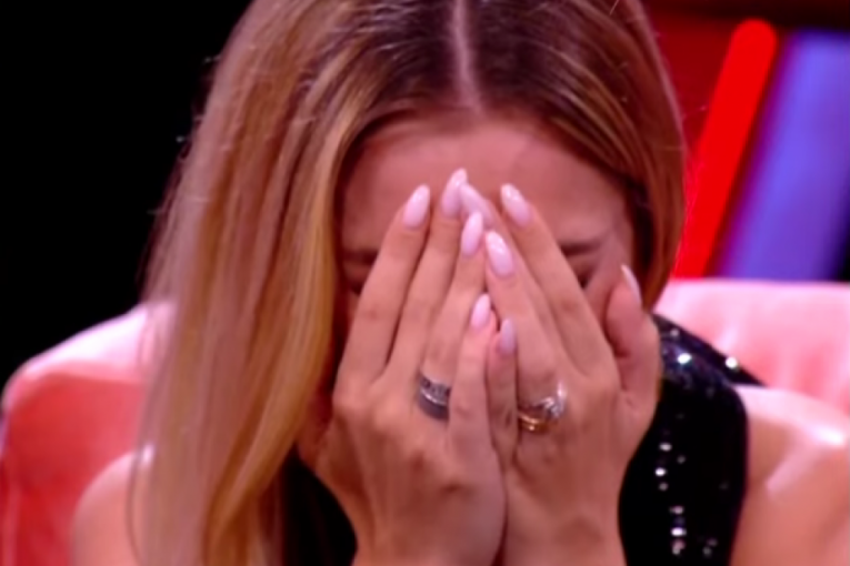 Tea Tairović plače u emisiji "Amidži šou" na Pinku
