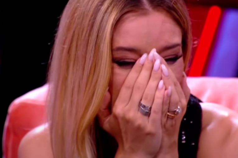 Tea Tairović plače u emisiji "Amidži šou" na Pinku