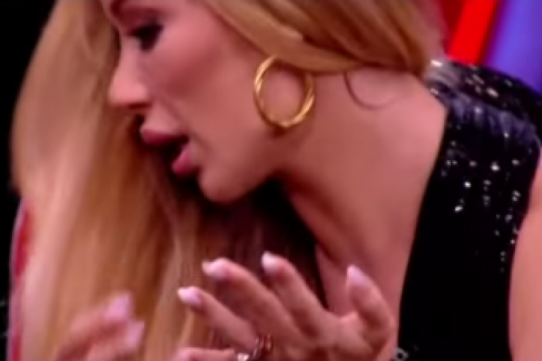 Tea Tairović plače u emisiji "Amidži šou" na Pinku