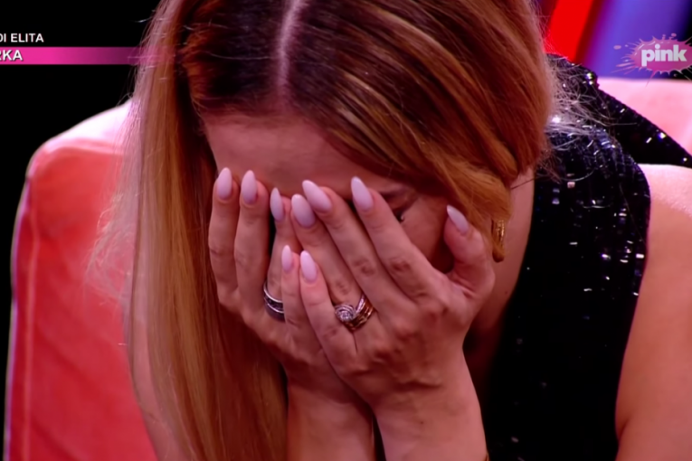 Tea Tairović plače u emisiji "Amidži šou" na Pinku