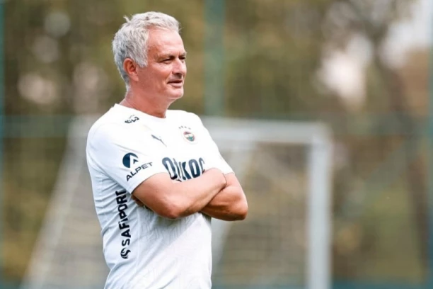 NEMA VIŠE RAZLOGA ZA STREPNJU: Operativni zahvat je dobro prošao - javnosti se obratio legendarni trener! (VIDEO)