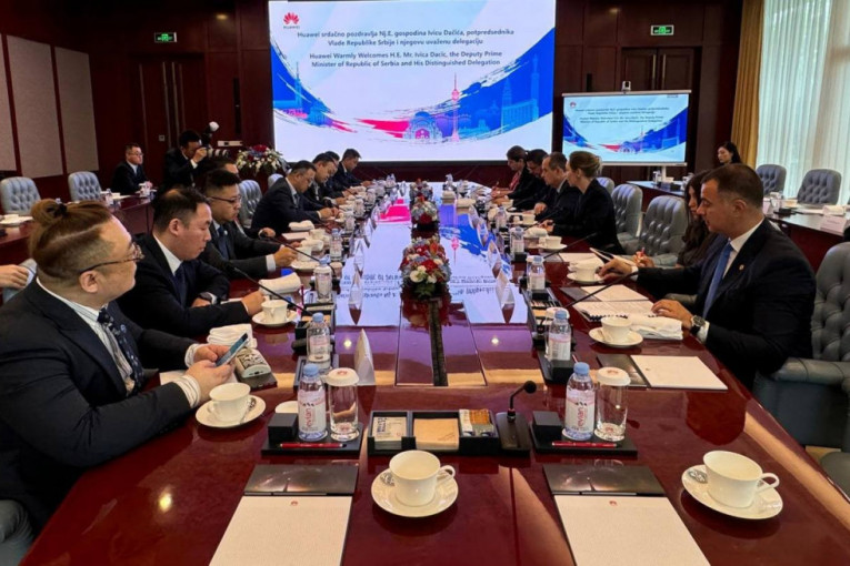 Ministar Dačić u obilasku sedišta kompanije "Huawei Technologies Co, Ltd"