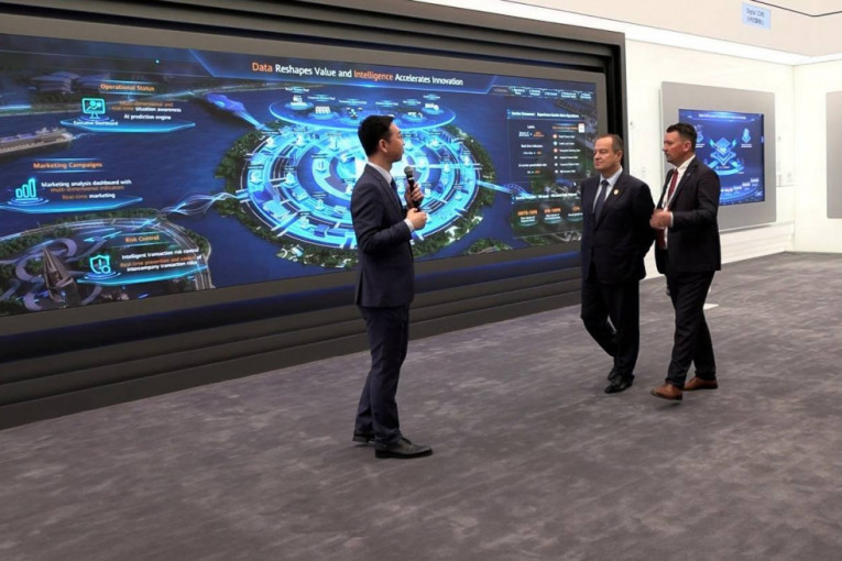 Ministar Dačić u obilasku sedišta kompanije "Huawei Technologies Co, Ltd"