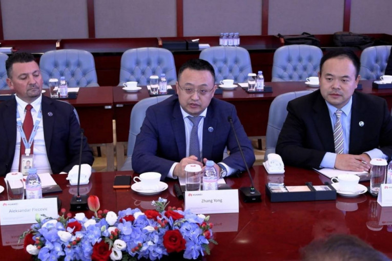 Ministar Dačić u obilasku sedišta kompanije "Huawei Technologies Co, Ltd"