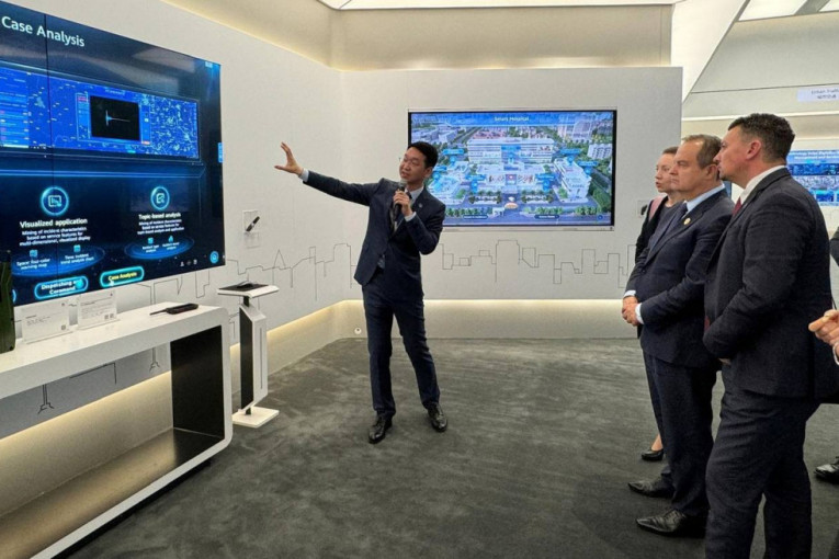 Ministar Dačić u obilasku sedišta kompanije "Huawei Technologies Co, Ltd"