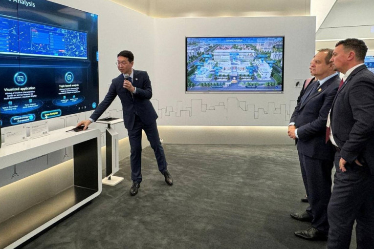 Ministar Dačić u obilasku sedišta kompanije "Huawei Technologies Co, Ltd"