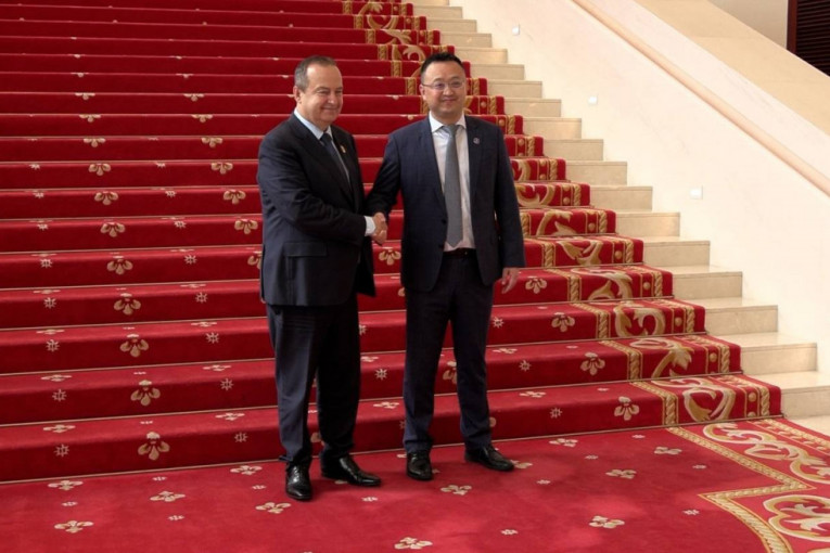 Ministar Dačić u obilasku sedišta kompanije "Huawei Technologies Co, Ltd"
