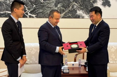 ČETVRTI DAN POSETE KINI: Dačić sa zamenikom gradonačelnika i generalnim direktorom Policijskog biroa Šendžena (FOTO, VIDEO)