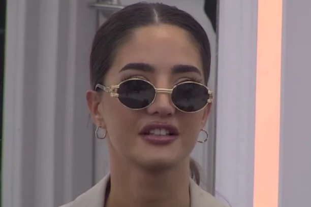 STRAŠNE VESTI IZ DOMA ANĐELE ĐURIČIĆ: Njenim roditeljima POZLILO, majka van sebe kada je saznala OVO!