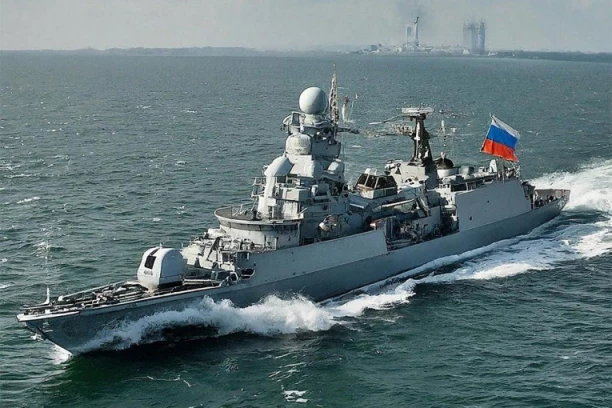 HAOS U MORU: Bespilotni čamac napao tanker RUSKE FLOTE!  Izbio i požar